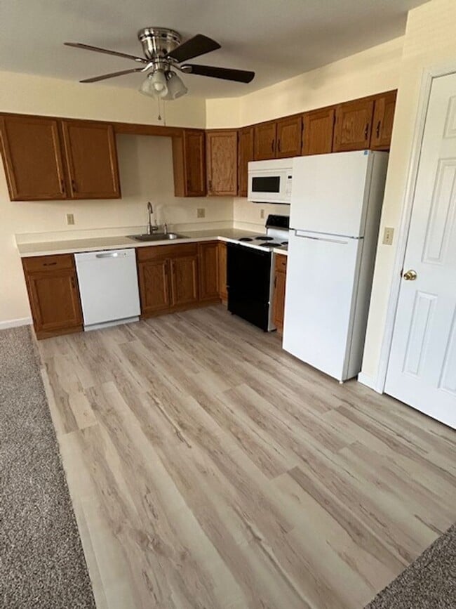 Building Photo - Beautiful 2BR Townhome Near Indian Park – Garage + Storage