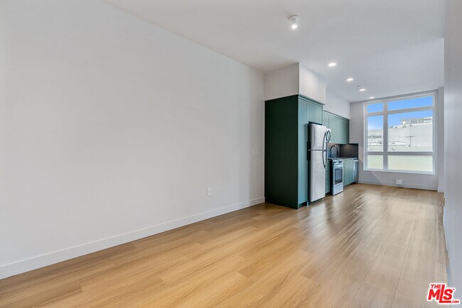 Foto del edificio - 10601 Washington Blvd