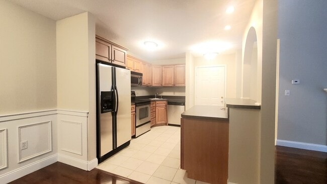 Building Photo - 650 Brookside Dr