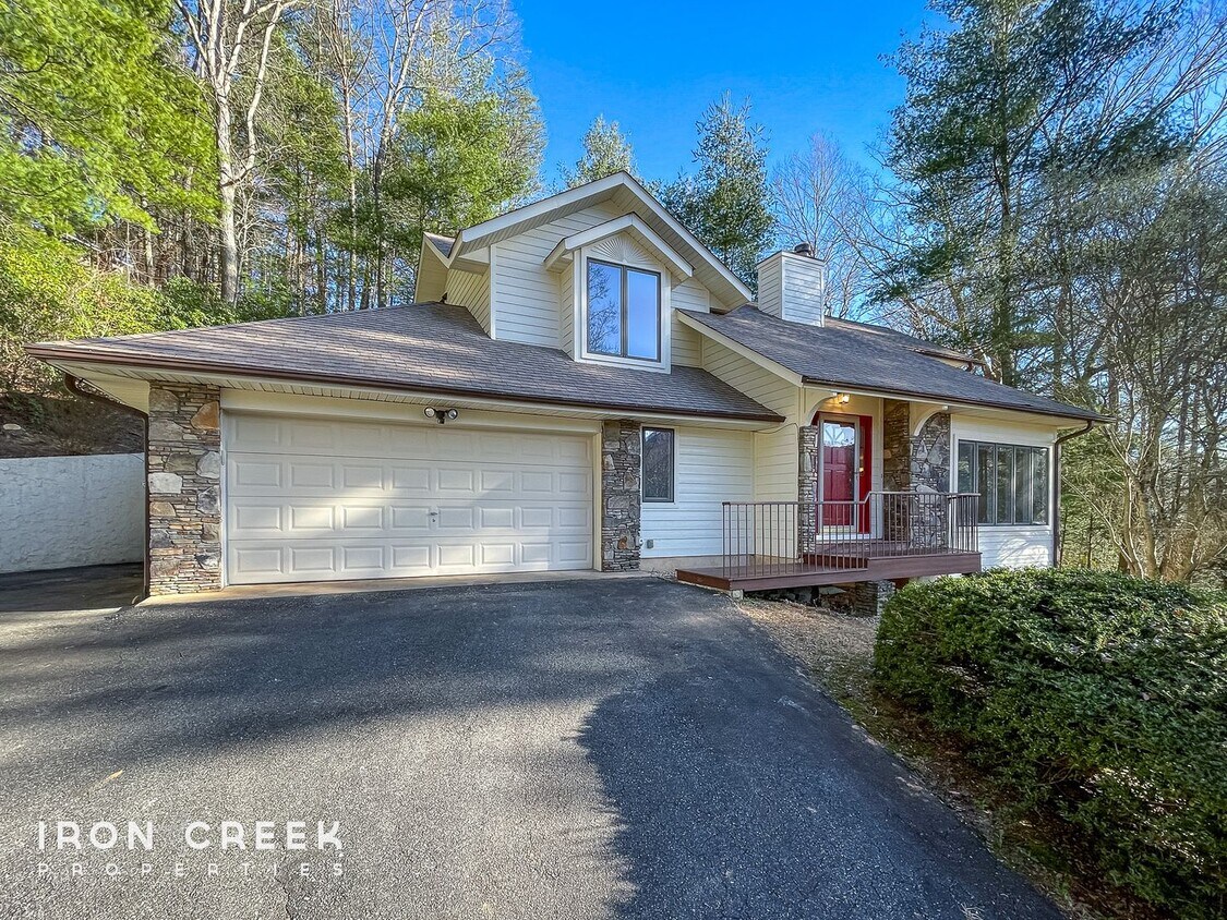 Primary Photo - Beautiful 3-Bed/3.5-Bath Home in Gated Fai...