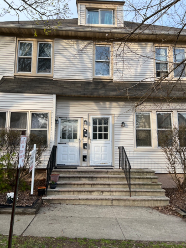 Primary Photo - 81 E Pleasant Ave