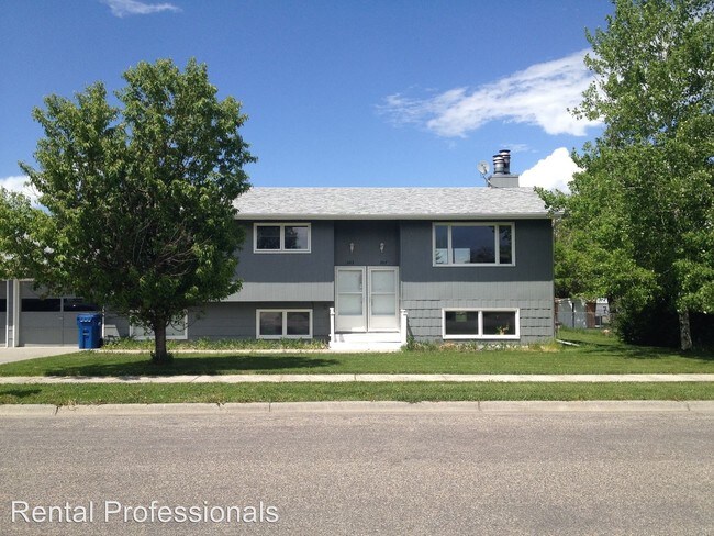 Building Photo - 3 br, 1 bath House - 303 Accola