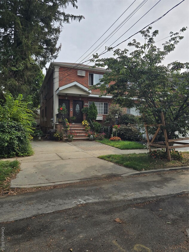 Primary Photo - 137-19 Southgate St