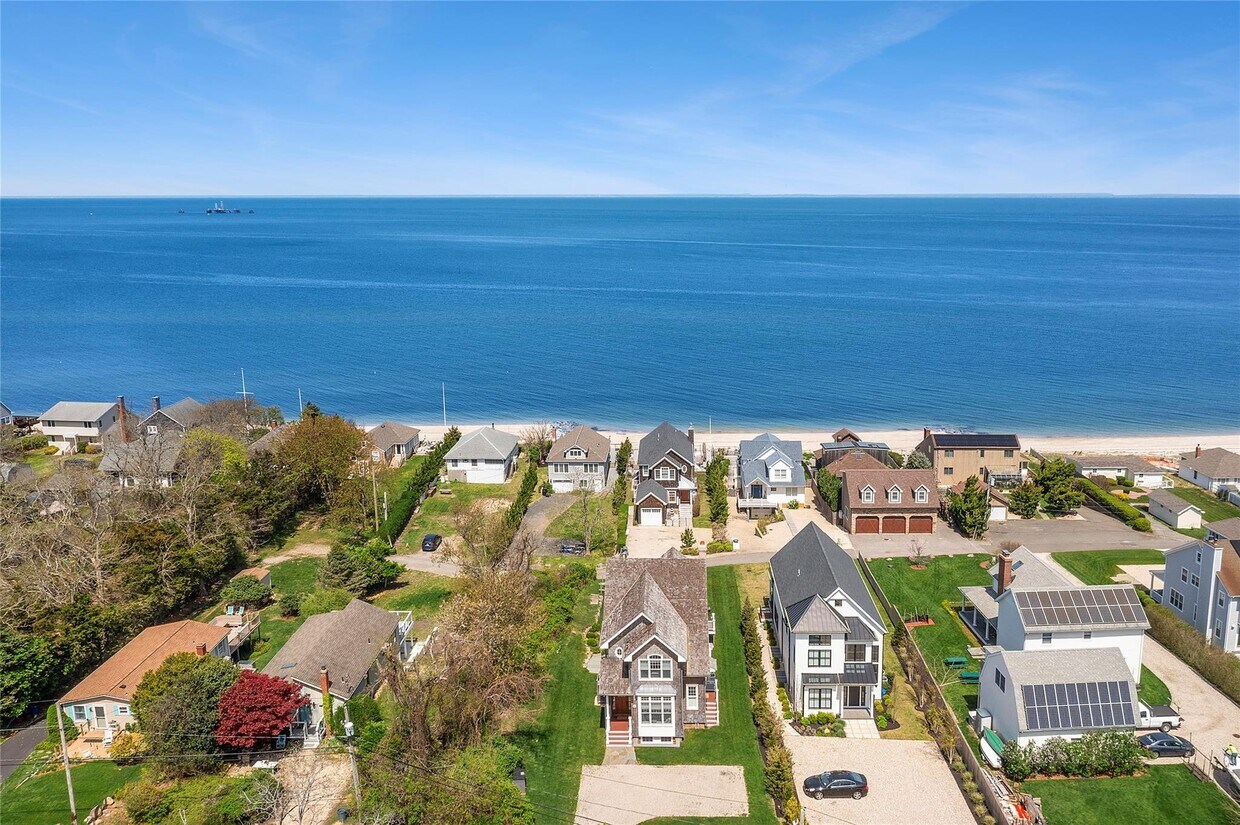 Primary Photo - 938 Sound Shore Rd