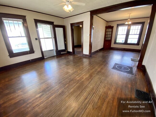 Building Photo - 302 West 6th Street