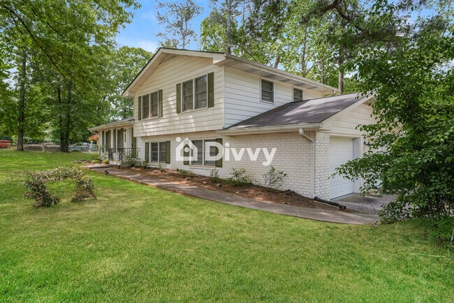 Building Photo - 526 Rockborough Drive