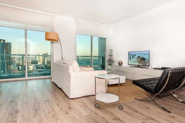 Foto del edificio - 244 Biscayne Blvd