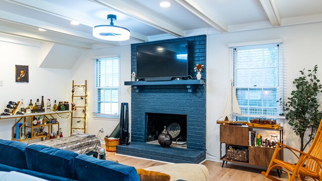 Foto del edificio - 8183 Courtwood Rd