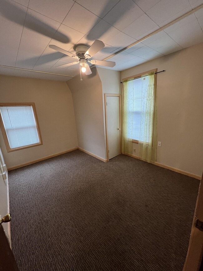 Building Photo - 917 Linden Grove Ave