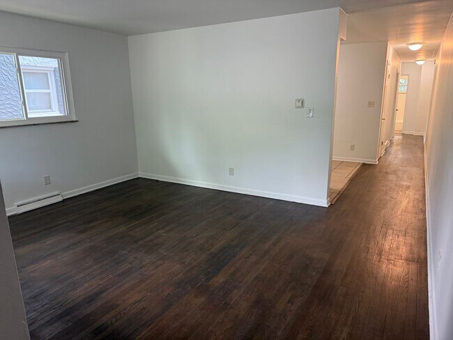 Foto del edificio - 2203-2205 McGuffey Rd.