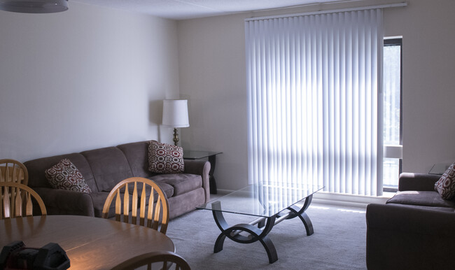 Living Room - Fairmount East Apartments II