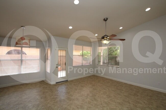 Building Photo - 1833 W Springfield Way