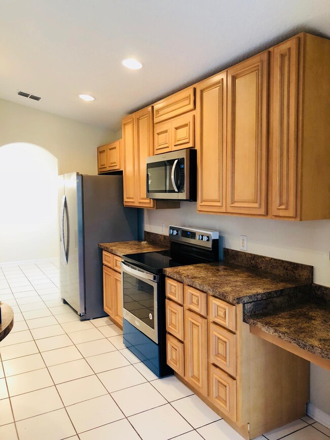 Foto del edificio - 3141 Stonehurst Cir