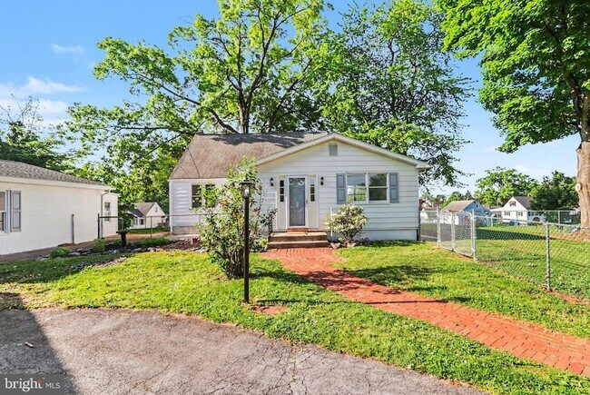 Building Photo - 105 Oak Hill Dr