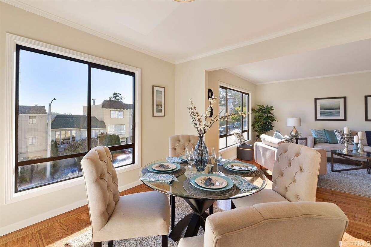Primary Photo - Golden Gate Heights Perfection! 2BR+Den/Su...