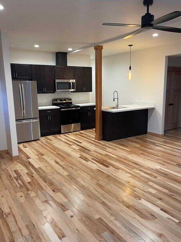 Foto principal - 533 4th Ave SW