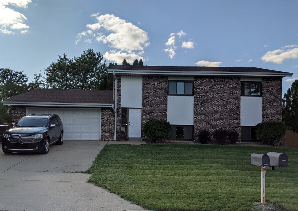 6135 S 42nd St, Greenfield, WI 53221 Townhome Rentals in Greenfield WI