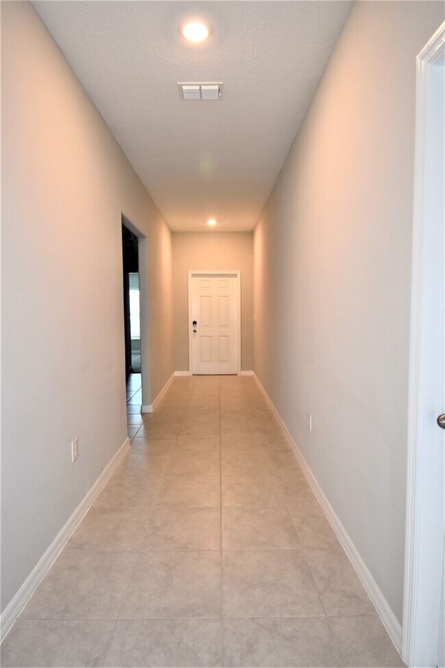 Foto del edificio - Like New 4 Bedroom Home