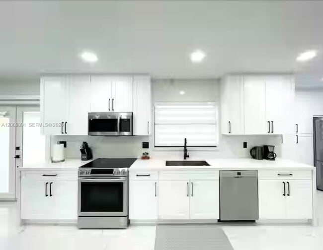 Foto del edificio - 301 SW 136th Ct