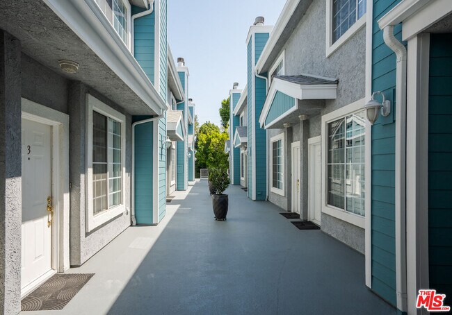 Foto del edificio - 13030 Moorpark St