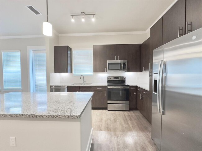 Foto del edificio - 7600 S Mason Rd