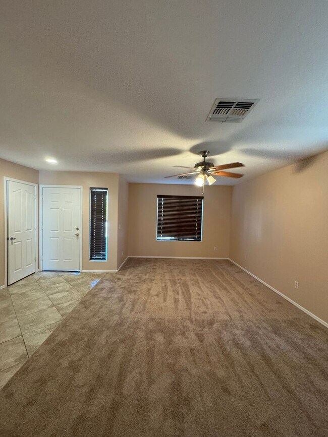 Foto del edificio - REMODELED 4 BEDROOM HOUSE IN PHOENIX