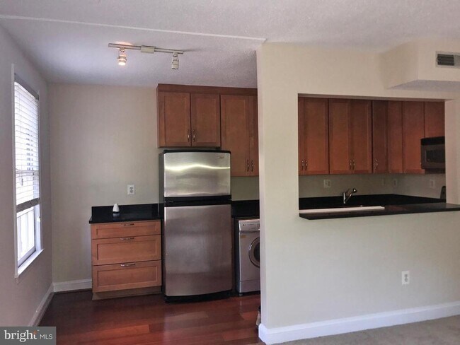 Foto del edificio - 612 Bashford Ln