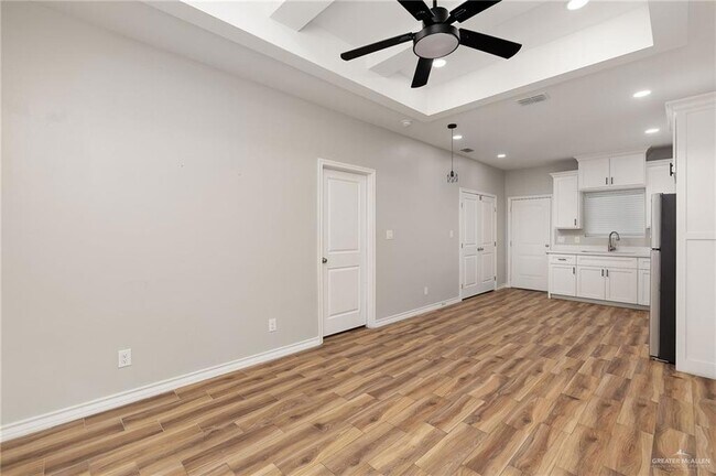 Foto del edificio - 2709 E Israel Ave