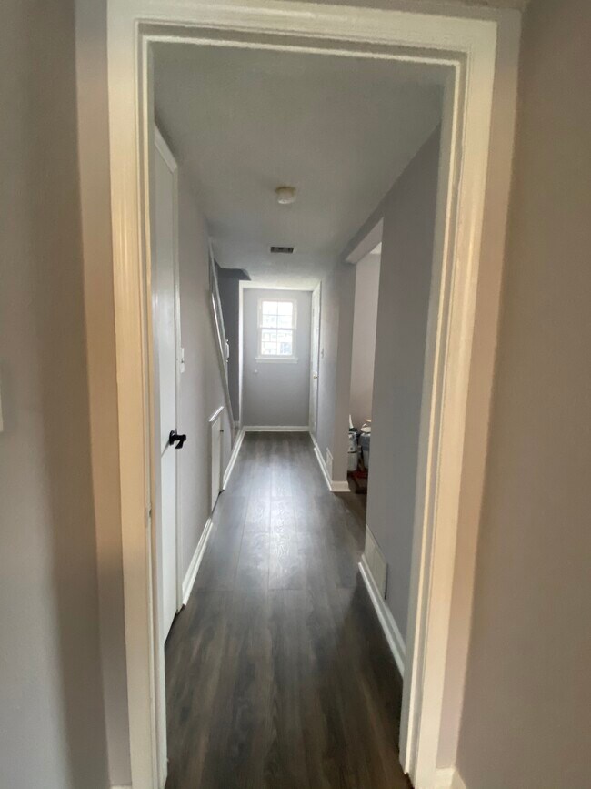 Hall Way - 424 Muirs Chapel Rd