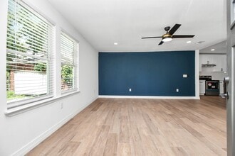 Building Photo - 2812 Truxillo St