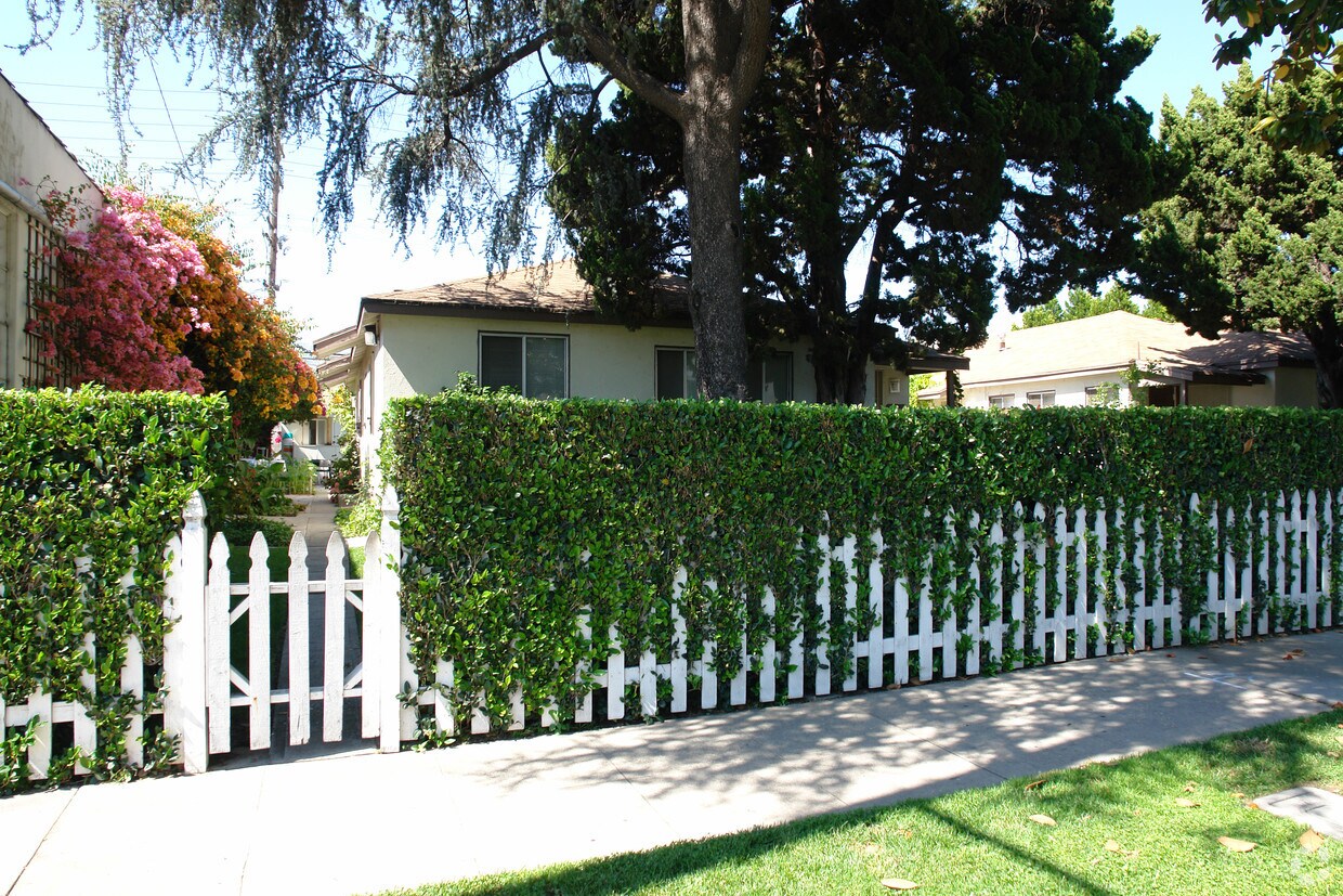 Building Photo - 669 Ivy St