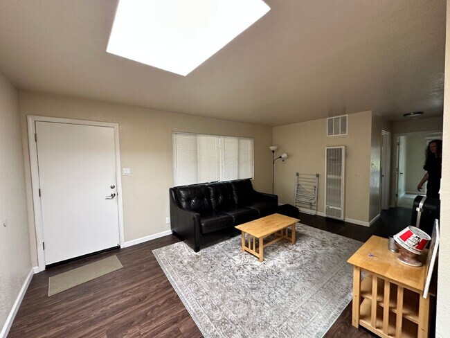 Building Photo - Derby Street Apartments LLC