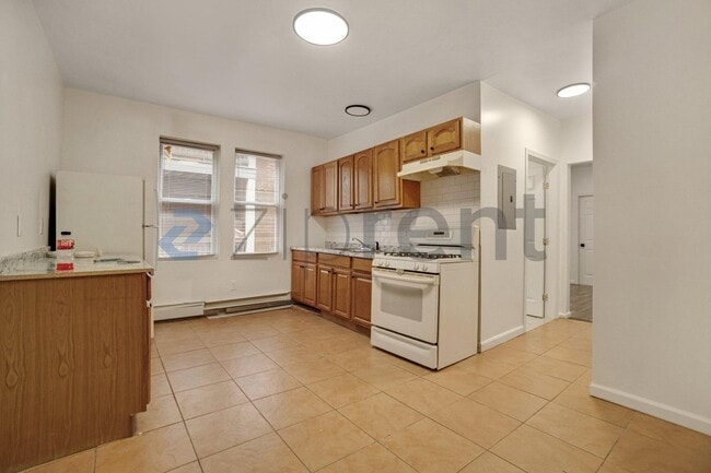 Building Photo - Unit 2R