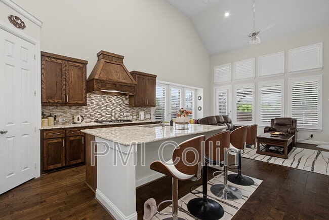 Foto del edificio - 8701 Fairway Ln