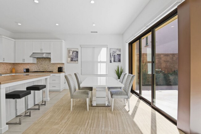 Building Photo - 121 Tall Reed