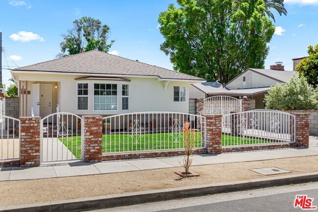 Building Photo - 12816 Admiral Ave