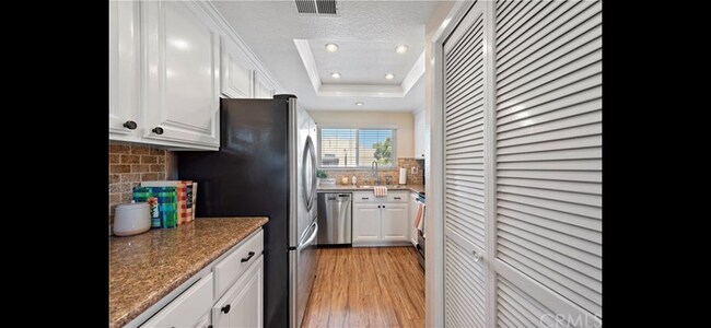 Updated kitchen with stackable washer and dryer unit - 21126 Rose