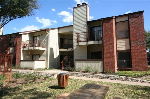Building Photo - 1003 Justin Ln