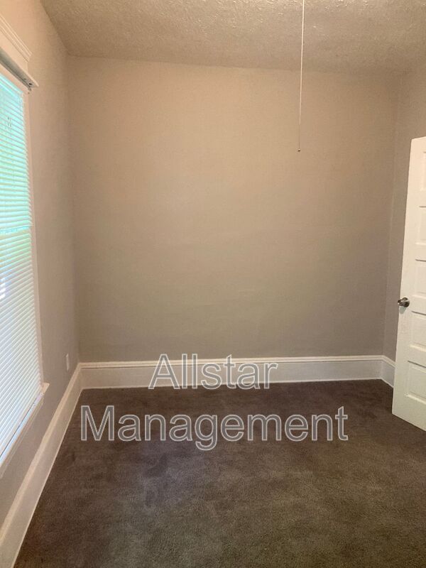 Foto del edificio - 2785 E 117th St