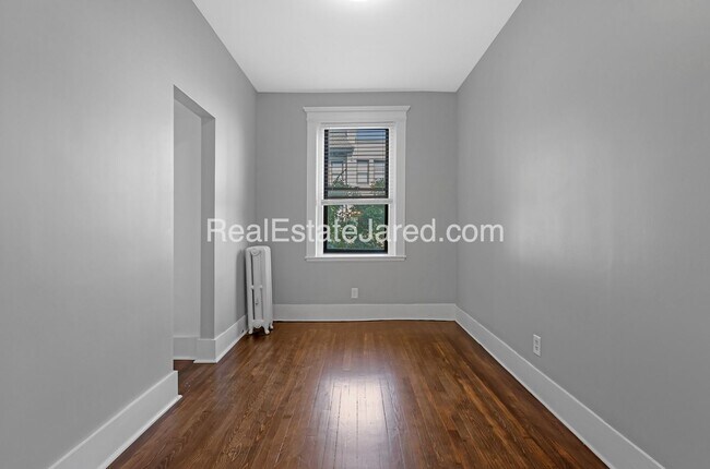 Foto del edificio - 34 Glenville Ave