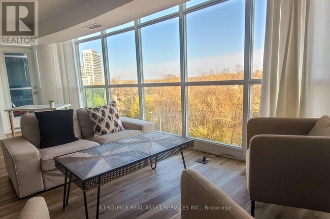 Building Photo - 219 Fort York Blvd