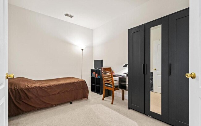 Foto del edificio - 9405 Blackwell Rd