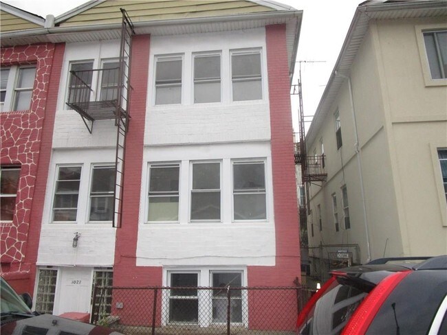 Foto del edificio - 3022 Brighton 8th St