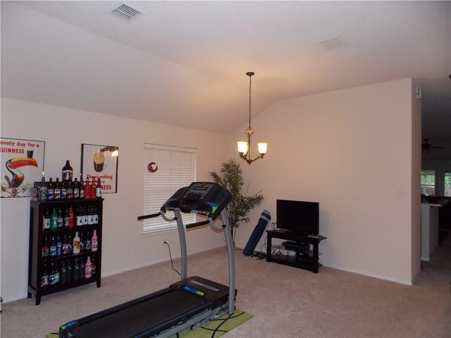 Foto del edificio - 6212 Candletree Ln