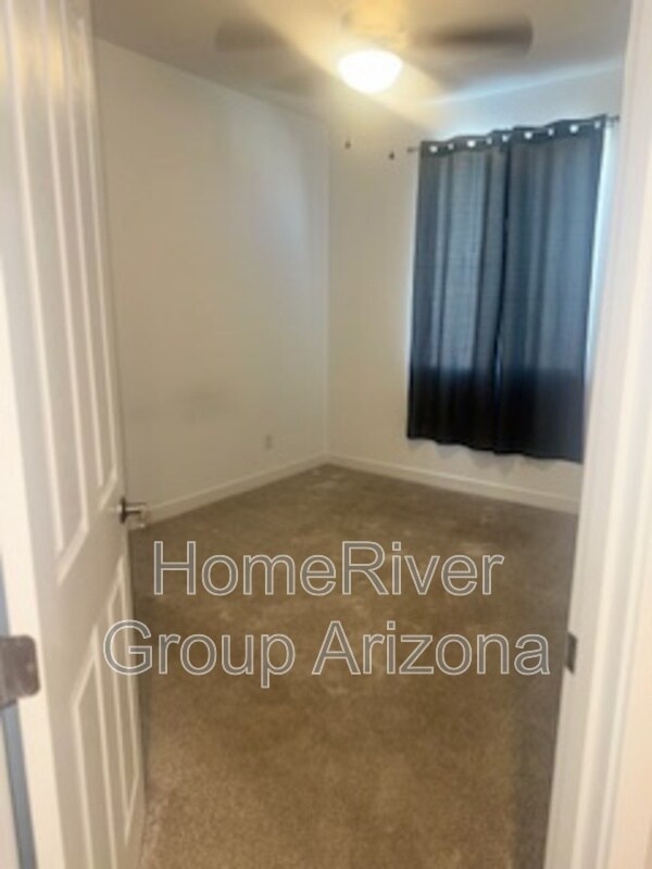 Foto del edificio - 17350 W Valentine St