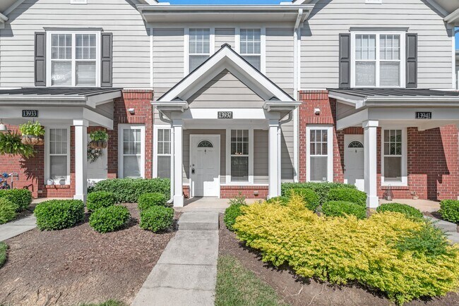 Building Photo - 2 Bedroom Townhome in Ballantyne!