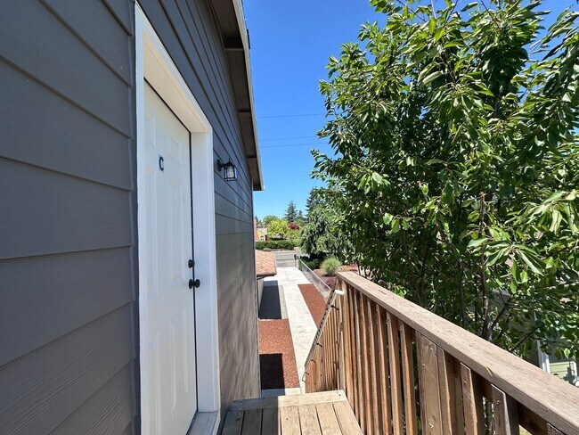 Foto del edificio - Brand New Construction 2 Bed 1 Bath Duplex!