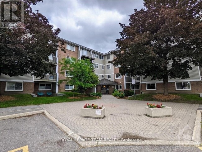 Building Photo - 250 Brittany Dr