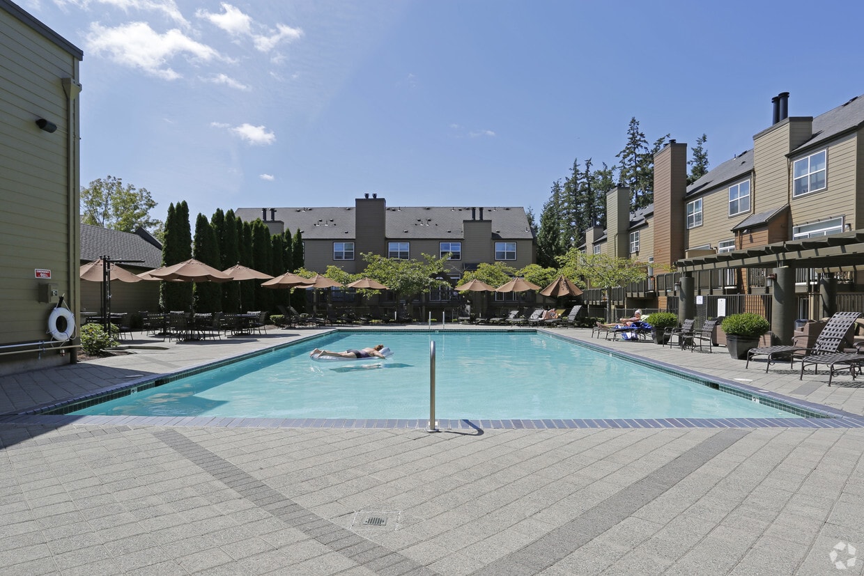 The Colonnade Luxury Townhome Apartments Apartments Hillsboro, OR