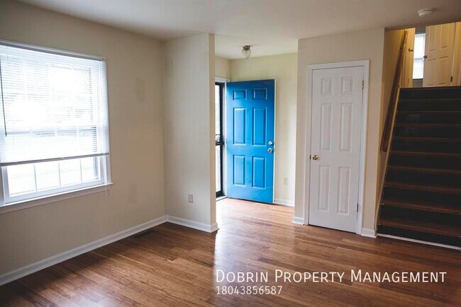 Building Photo - RENOVATED and SPACIOUS 5BD